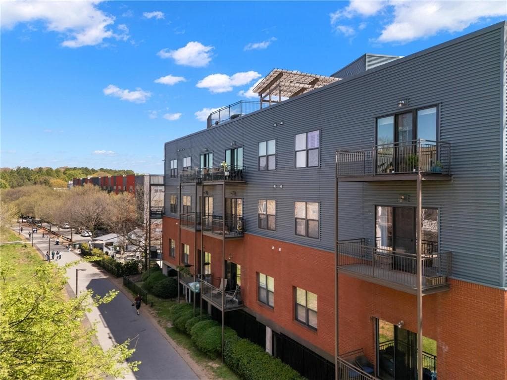 2 bedroom, 2 bathroom, 1,258 sq ft condominium for sale at 200 N Highland Avenue 102, Atlanta, GA 30307 — photo 1 of 35