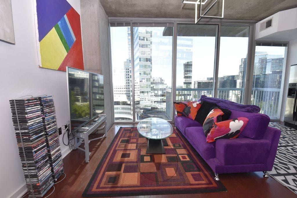 1 bedroom, 1 bathroom, 750 sq ft condominium for sale at 3324 Peachtree Road 1115, Atlanta, GA 30326 — photo 2