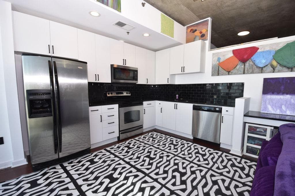 1 bedroom, 1 bathroom, 750 sq ft condominium for sale at 3324 Peachtree Road 1115, Atlanta, GA 30326 — photo 8