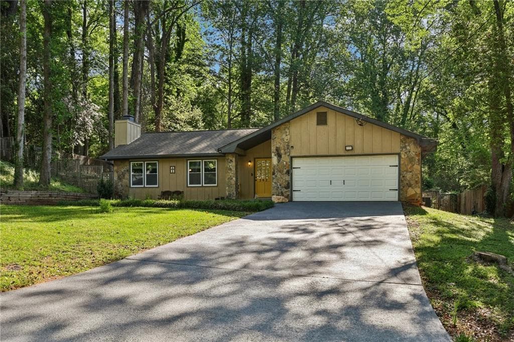3 bedroom, 2 bathroom, 1,661 sq ft single family residence sold at 562 Rimrock Trail, Stone Mountain, GA 30083