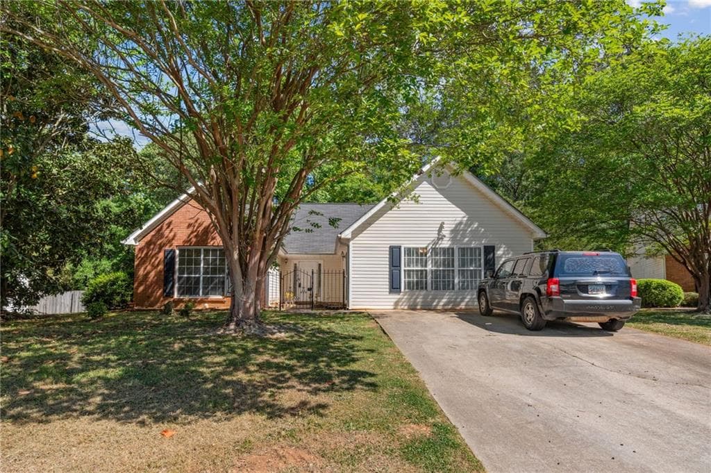 4 bedroom, 2 bathroom, 1,800 sq ft single family residence for sale at 240 Plantation Boulevard, Stockbridge, GA 30281 — photo 1 of 25