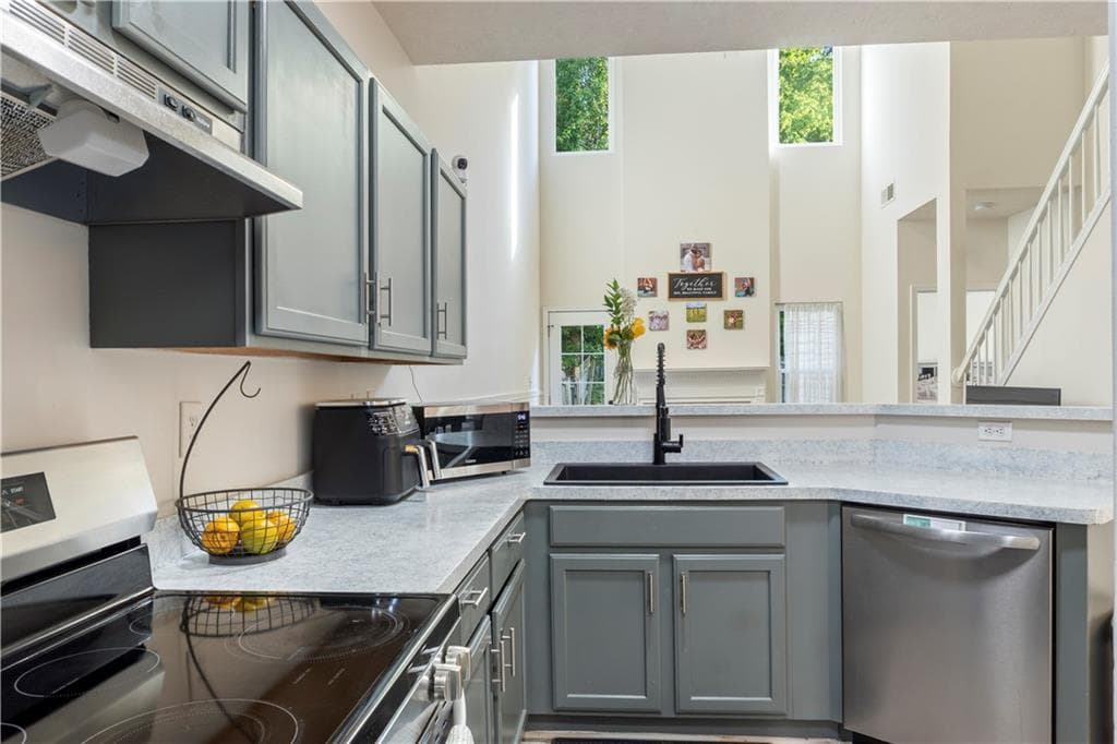4 bedroom, 3 bathroom, 1,788 sq ft townhouse for sale at 48 Hampton Drive, Cartersville, GA 30121 — photo 6
