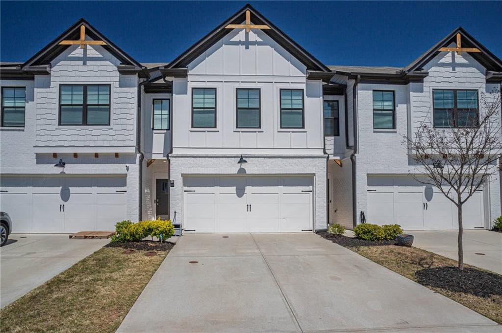 3 bedroom, 3 bathroom, 1,774 sq ft townhouse sold at 102 Cannondale Drive, Winder, GA 30680