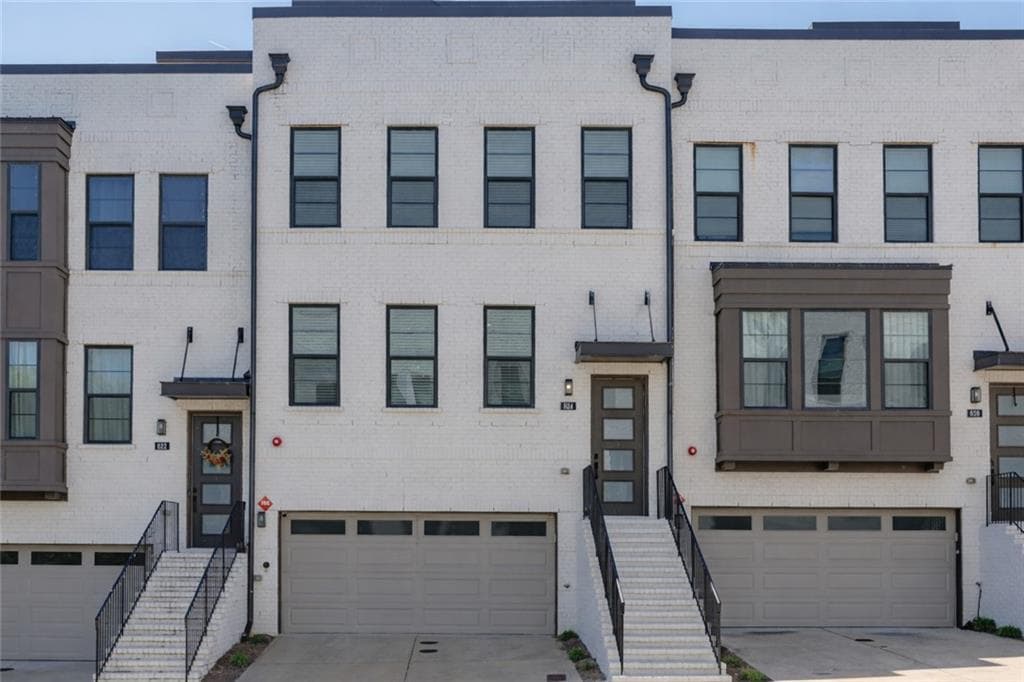 4 bedroom, 5 bathroom, 3,176 sq ft townhouse for sale at 824 Stone Ridge Lane, Atlanta, GA 30324 — photo 1 of 73