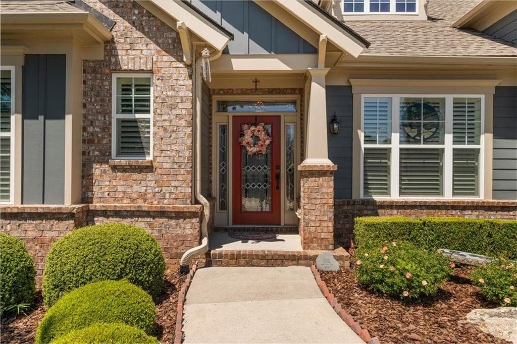 3 bedroom, 3 bathroom, 2,932 sq ft single family residence for sale at 3768 Golden Leaf Point, Gainesville, GA 30504 — photo 2