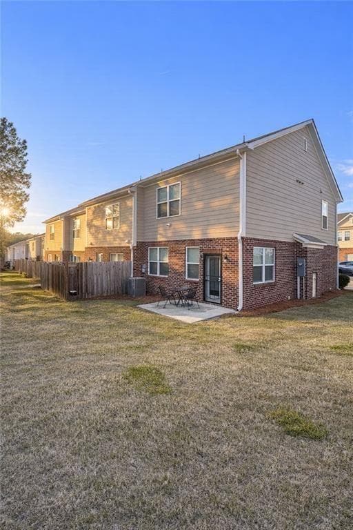 3 bedroom, 3 bathroom, 1,589 sq ft townhouse for sale at 1626 Larkspur Trail, Conyers, GA 30012 — photo 4