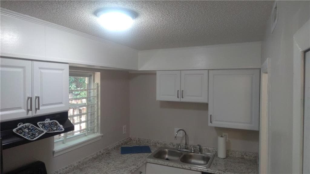 3 bedroom, 3 bathroom, 1,340 sq ft condominium under contract at 4701 Flat Shoals 42A Road, Union City, GA 30291 — photo 4