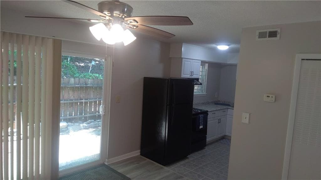 3 bedroom, 3 bathroom, 1,340 sq ft condominium under contract at 4701 Flat Shoals 42A Road, Union City, GA 30291 — photo 5