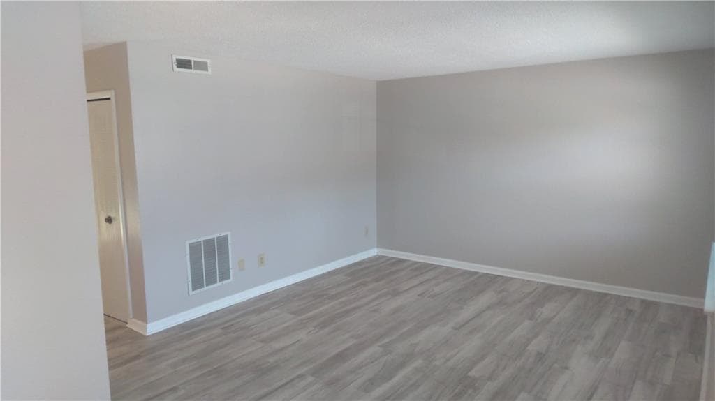 3 bedroom, 3 bathroom, 1,340 sq ft condominium under contract at 4701 Flat Shoals 42A Road, Union City, GA 30291 — photo 6