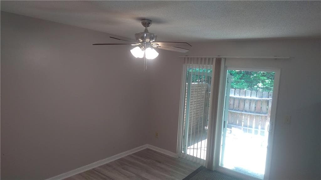 3 bedroom, 3 bathroom, 1,340 sq ft condominium under contract at 4701 Flat Shoals 42A Road, Union City, GA 30291 — photo 7