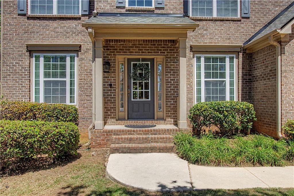 4 bedroom, 3 bathroom, 2,500 sq ft single family residence for sale at 2430 Terry Court, Cumming, GA 30041 — photo 3