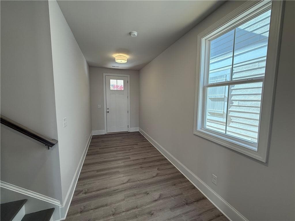 3 bedroom, 3 bathroom, 2,068 sq ft single family residence for sale at 1652 Crestcreek Court, Marietta, GA 30008 — photo 3