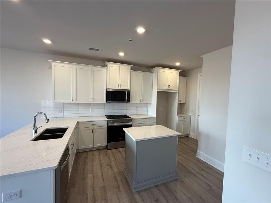 3 bedroom, 3 bathroom, 2,068 sq ft single family residence for sale at 1652 Crestcreek Court, Marietta, GA 30008 — photo 9