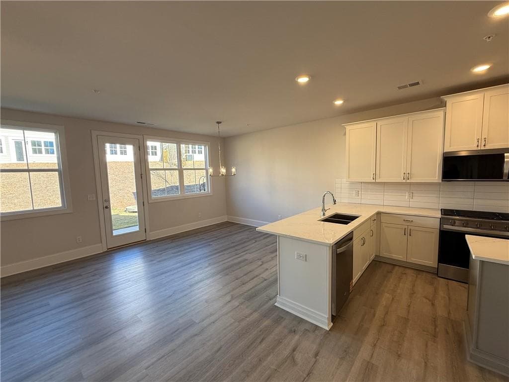 3 bedroom, 3 bathroom, 2,068 sq ft single family residence for sale at 1652 Crestcreek Court, Marietta, GA 30008 — photo 5