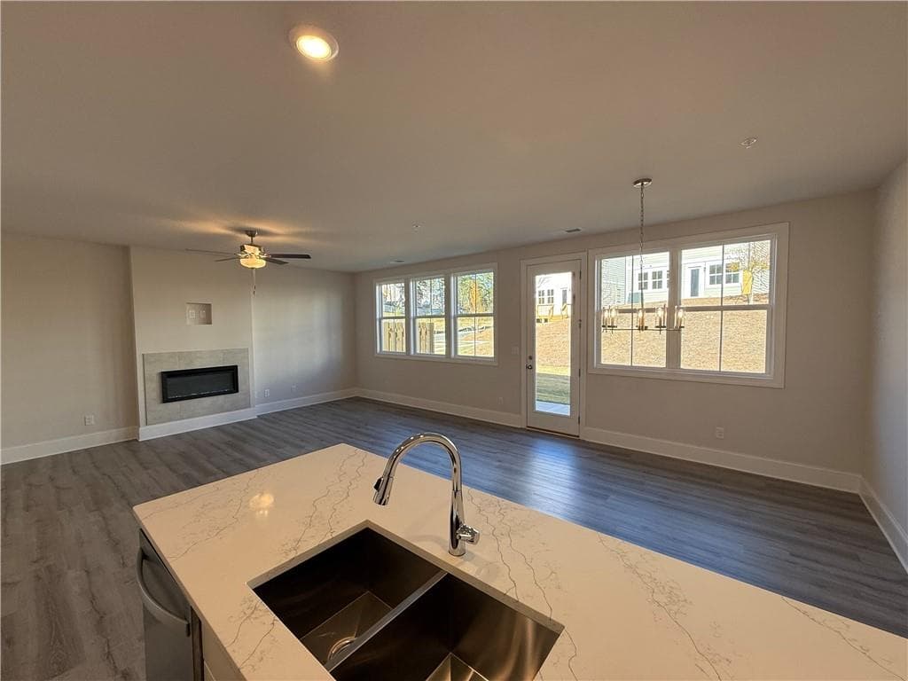 3 bedroom, 3 bathroom, 2,068 sq ft single family residence for sale at 1652 Crestcreek Court, Marietta, GA 30008 — photo 7