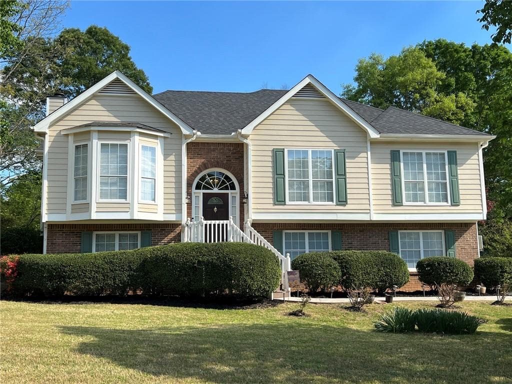 4 bedroom, 3 bathroom, 2,686 sq ft single family residence for sale at 1625 Huntington Hill Trace, Buford, GA 30519 — photo 2