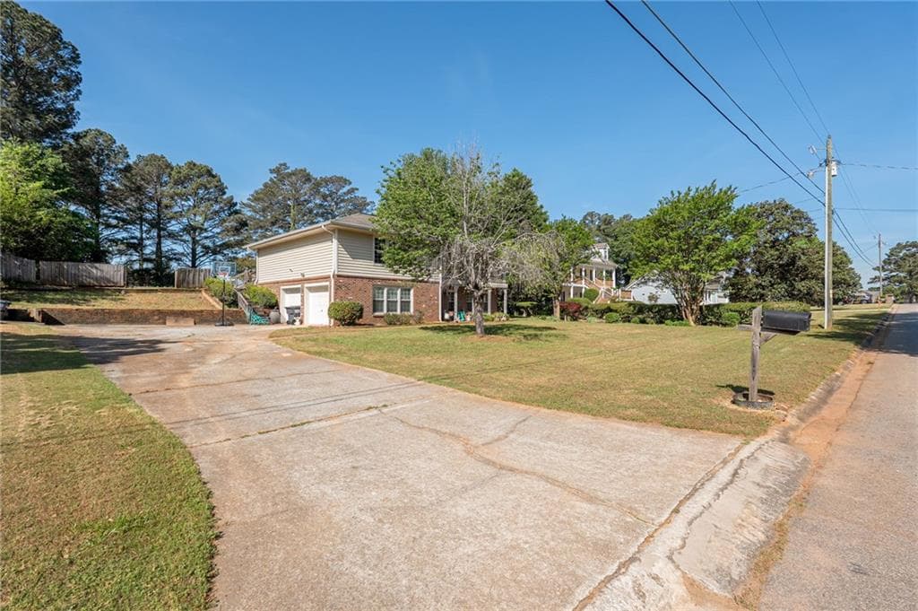 4 bedroom, 3 bathroom, 2,758 sq ft single family residence for sale at 2491 Highland Golf Course Drive, Conyers, GA 30013 — photo 2