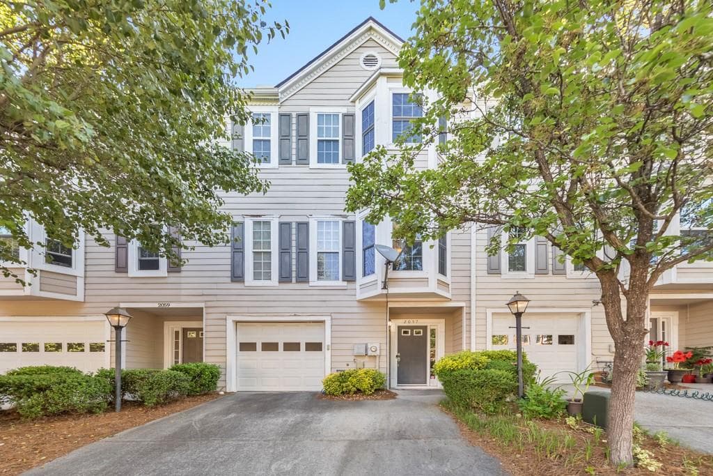 2 bedroom, 3 bathroom, 1,601 sq ft townhouse for sale at 2057 Pinnacle Pointe Drive, Norcross, GA 30071
