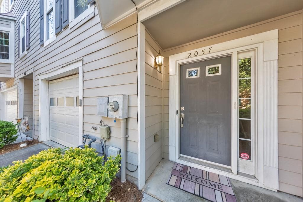 2 bedroom, 3 bathroom, 1,601 sq ft townhouse for sale at 2057 Pinnacle Pointe Drive, Norcross, GA 30071 — photo 2