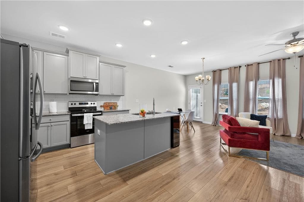 3 bedroom, 3 bathroom, 1,393 sq ft townhouse for sale at 252 Regent Park, Hoschton, GA 30548 — photo 4