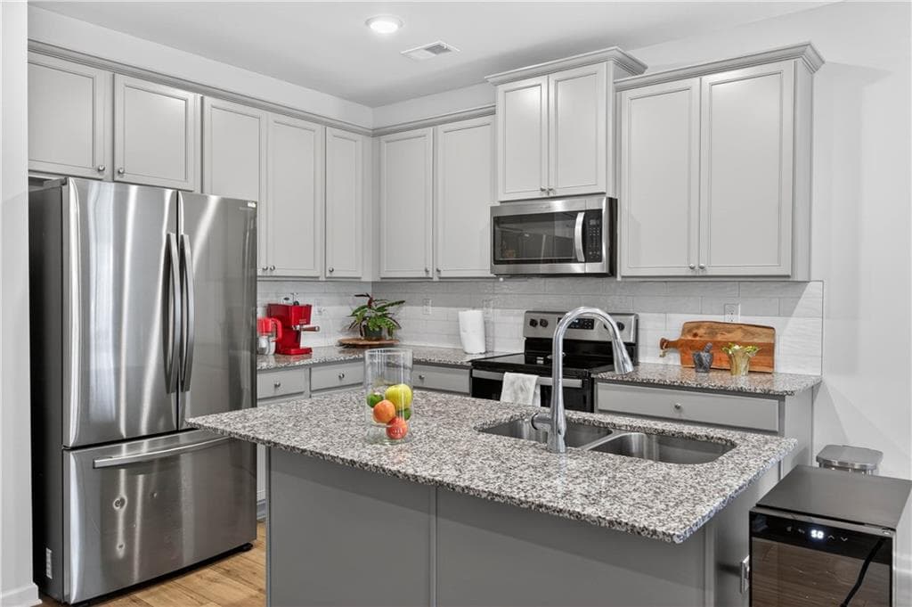 3 bedroom, 3 bathroom, 1,393 sq ft townhouse for sale at 252 Regent Park, Hoschton, GA 30548 — photo 5