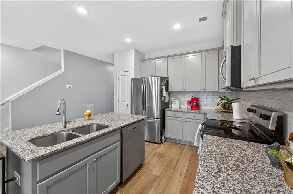 3 bedroom, 3 bathroom, 1,393 sq ft townhouse for sale at 252 Regent Park, Hoschton, GA 30548 — photo 6