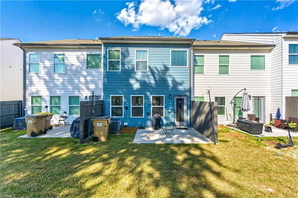 3 bedroom, 3 bathroom, 1,393 sq ft townhouse for sale at 252 Regent Park, Hoschton, GA 30548 — photo 3