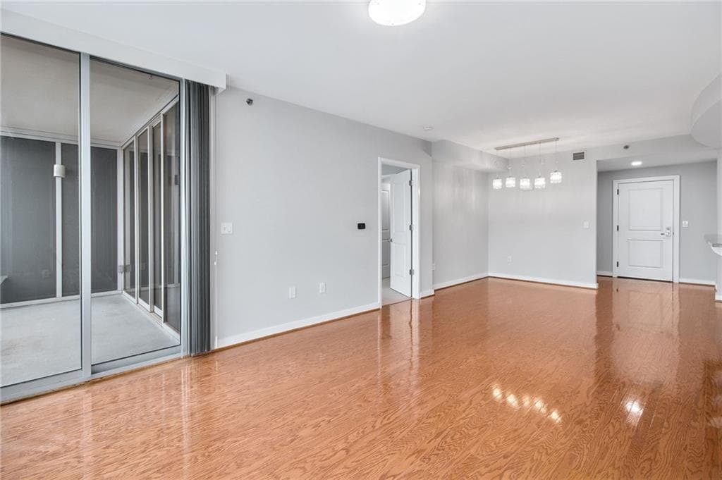 2 bedroom, 2 bathroom, 1,429 sq ft condominium for sale at 3338 Peachtree Road 2401, Atlanta, GA 30326 — photo 7