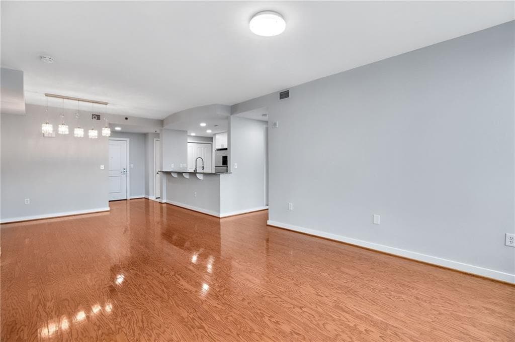 2 bedroom, 2 bathroom, 1,429 sq ft condominium for sale at 3338 Peachtree Road 2401, Atlanta, GA 30326 — photo 8
