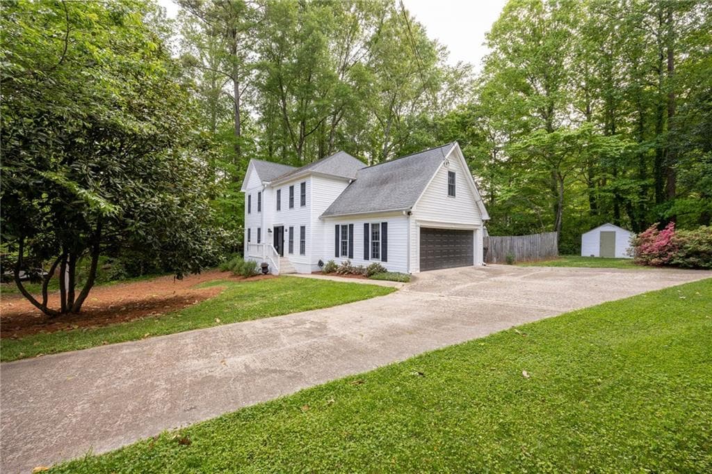4 bedroom, 3 bathroom, 2,030 sq ft single family residence for sale at 12 Indian Lake Court, Hiram, GA 30141 — photo 2