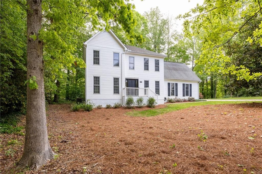4 bedroom, 3 bathroom, 2,030 sq ft single family residence for sale at 12 Indian Lake Court, Hiram, GA 30141 — photo 3