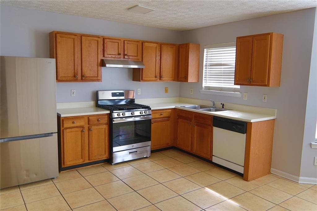 3 bedroom, 3 bathroom, 1,954 sq ft single family residence for sale at 363 Springhaven Way, Lawrenceville, GA 30046 — photo 3