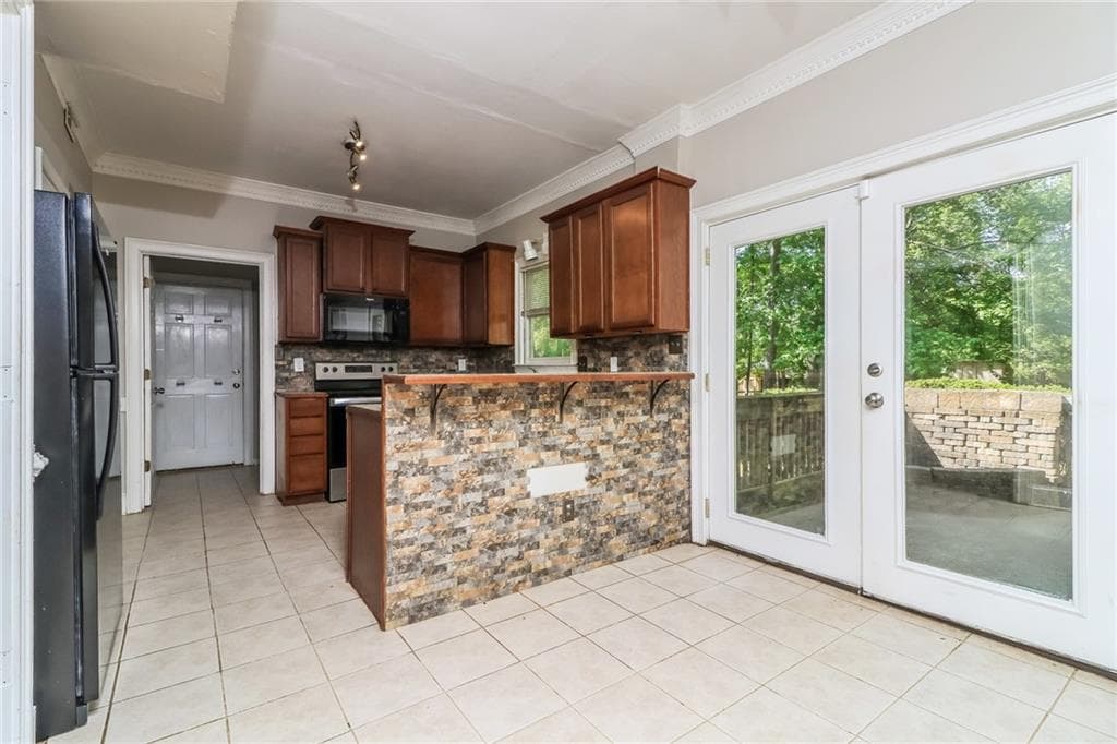 3 bedroom, 3 bathroom, 2,094 sq ft single family residence for sale at 5280 Oglethorpe Court, Powder Springs, GA 30127 — photo 9