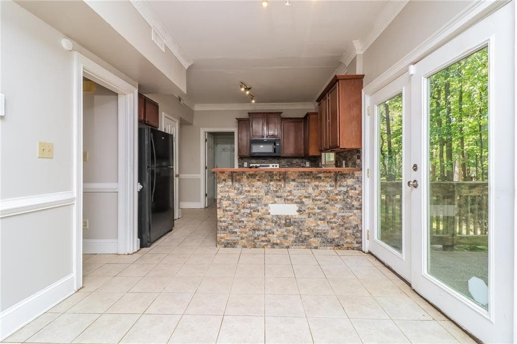 3 bedroom, 3 bathroom, 2,094 sq ft single family residence for sale at 5280 Oglethorpe Court, Powder Springs, GA 30127 — photo 6