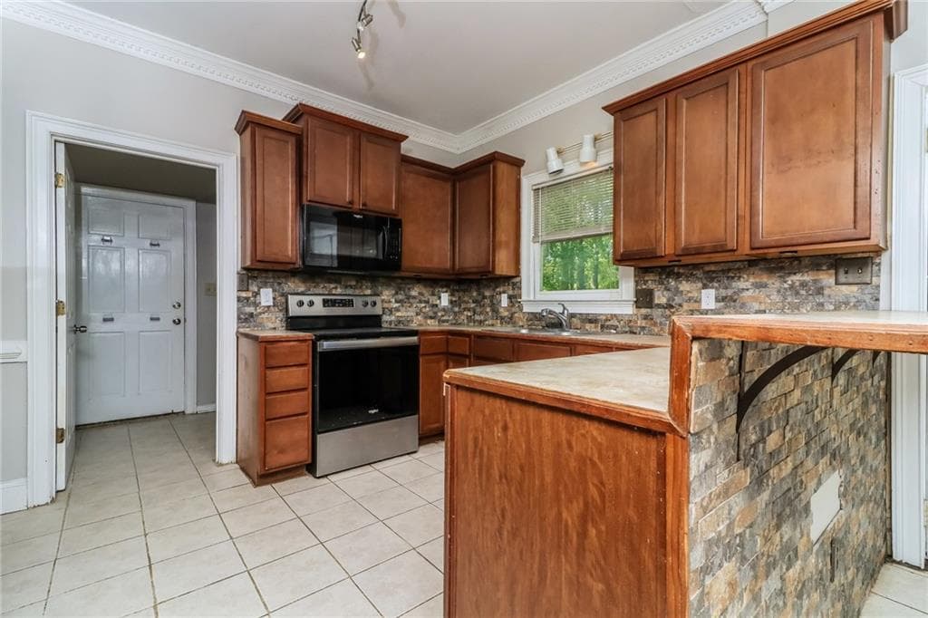 3 bedroom, 3 bathroom, 2,094 sq ft single family residence for sale at 5280 Oglethorpe Court, Powder Springs, GA 30127 — photo 4