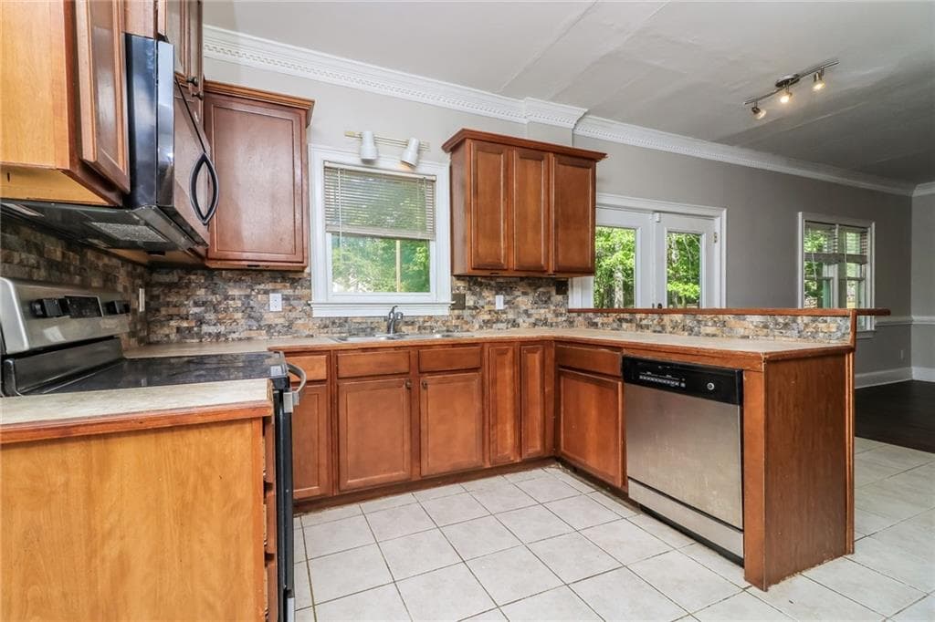 3 bedroom, 3 bathroom, 2,094 sq ft single family residence for sale at 5280 Oglethorpe Court, Powder Springs, GA 30127 — photo 8