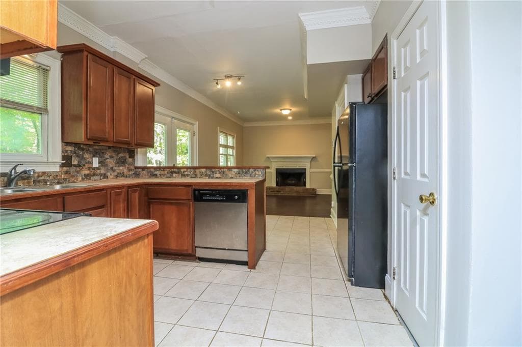 3 bedroom, 3 bathroom, 2,094 sq ft single family residence for sale at 5280 Oglethorpe Court, Powder Springs, GA 30127 — photo 7