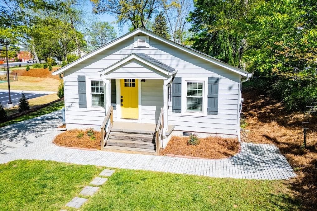 3 bedroom, 2 bathroom, 1,082 sq ft single family residence sold at 414 Chestnut Street, Bremen, GA 30110