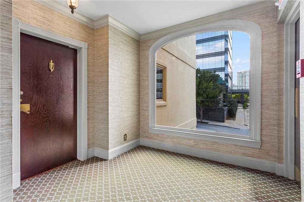 2 bedroom, 2 bathroom, 1,620 sq ft condominium under contract at 3638 Peachtree Road 306, Atlanta, GA 30319 — photo 2