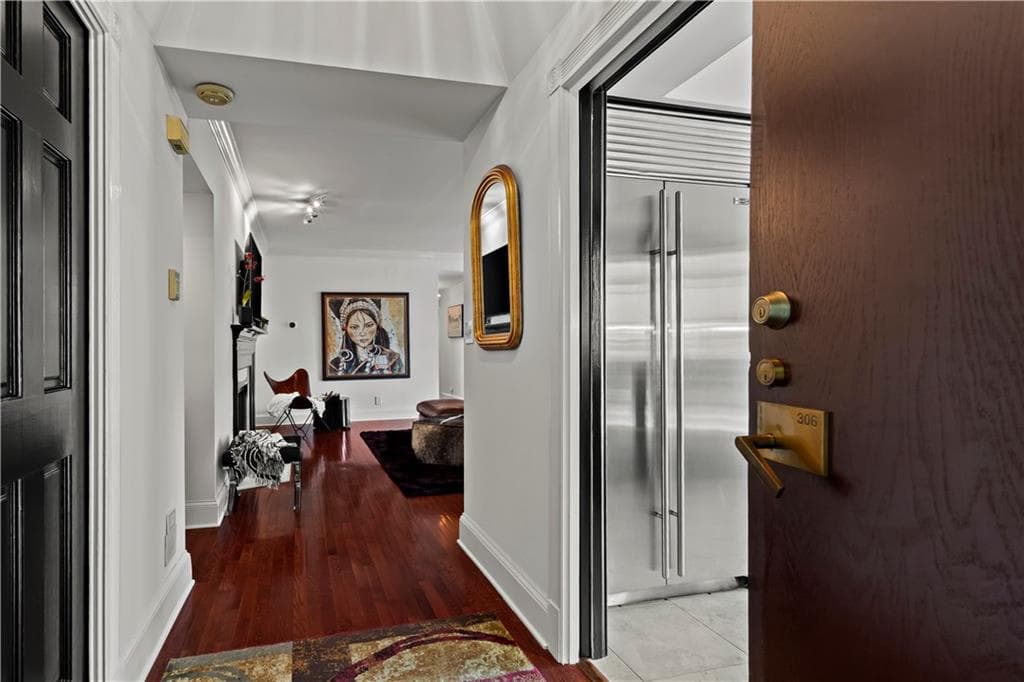 2 bedroom, 2 bathroom, 1,620 sq ft condominium under contract at 3638 Peachtree Road 306, Atlanta, GA 30319 — photo 4