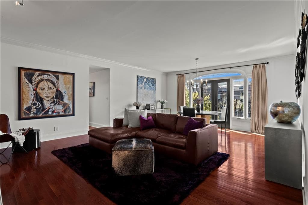 2 bedroom, 2 bathroom, 1,620 sq ft condominium under contract at 3638 Peachtree Road 306, Atlanta, GA 30319 — photo 5