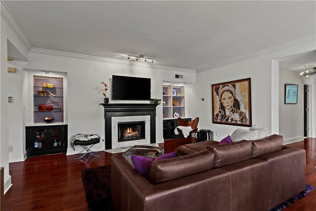 2 bedroom, 2 bathroom, 1,620 sq ft condominium under contract at 3638 Peachtree Road 306, Atlanta, GA 30319 — photo 6