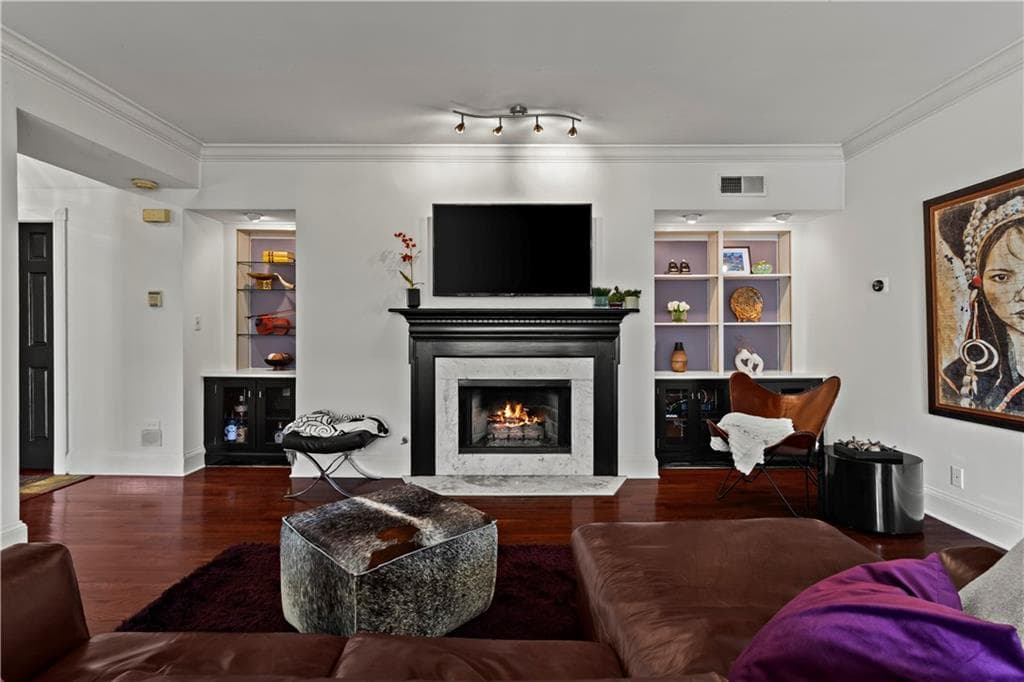 2 bedroom, 2 bathroom, 1,620 sq ft condominium under contract at 3638 Peachtree Road 306, Atlanta, GA 30319 — photo 8
