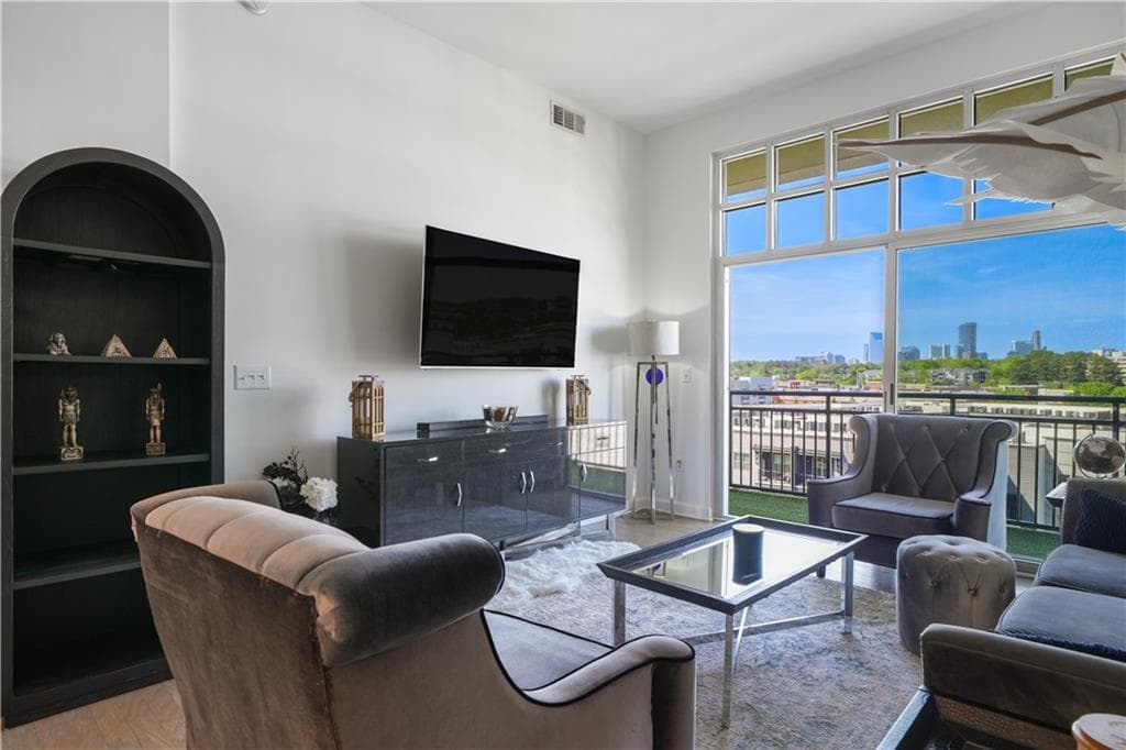 2 bedroom, 2 bathroom, 1,111 sq ft condominium for sale at 711 Cosmopolitan Drive 815, Atlanta, GA 30324 — photo 5