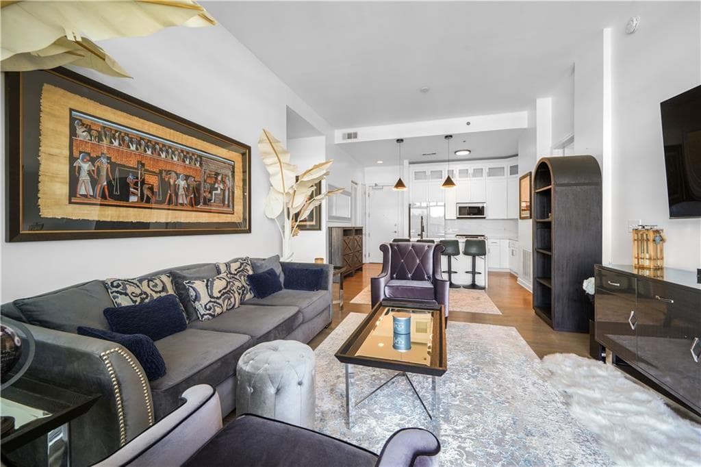 2 bedroom, 2 bathroom, 1,111 sq ft condominium for sale at 711 Cosmopolitan Drive 815, Atlanta, GA 30324 — photo 6