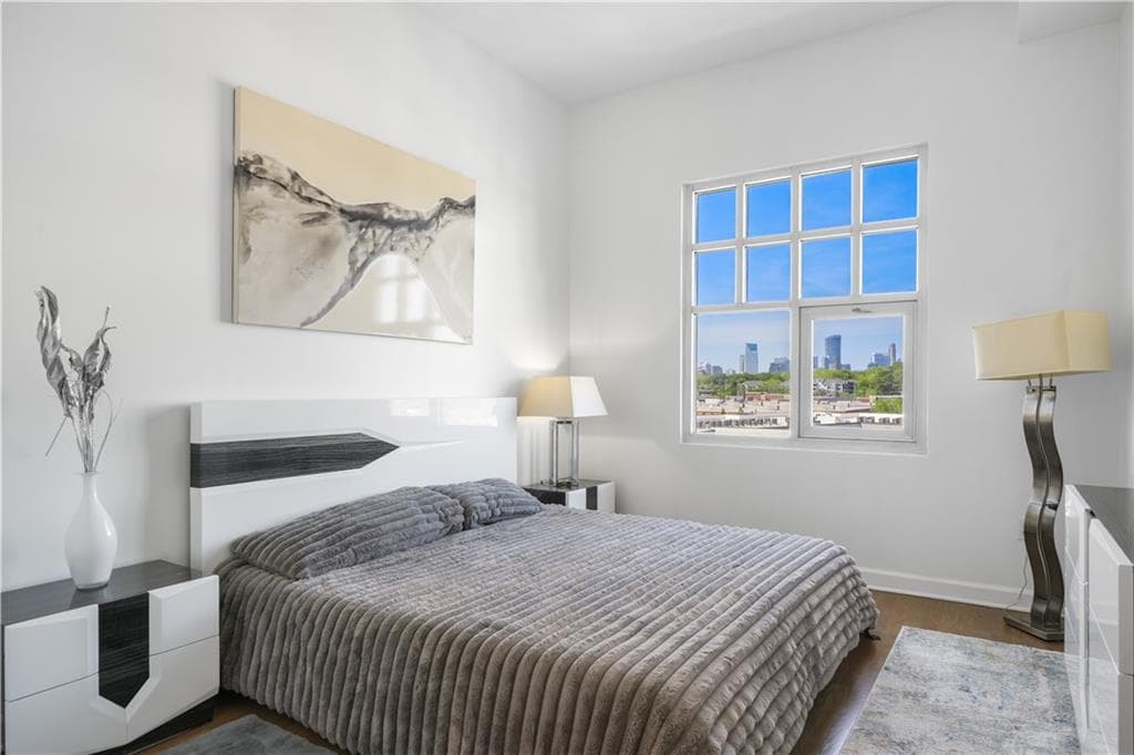 2 bedroom, 2 bathroom, 1,111 sq ft condominium for sale at 711 Cosmopolitan Drive 815, Atlanta, GA 30324 — photo 9