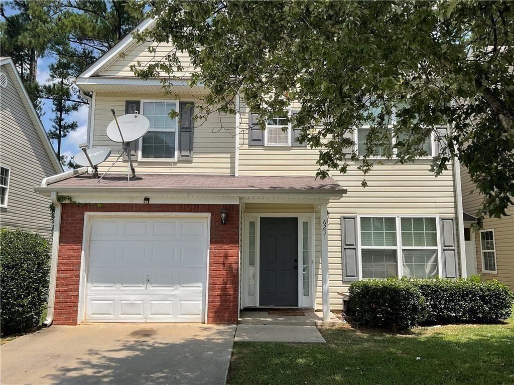 3 bedroom, 3 bathroom, 1,756 sq ft single family residence for sale at 6231 Hickory Lane Circle, Union City, GA 30291