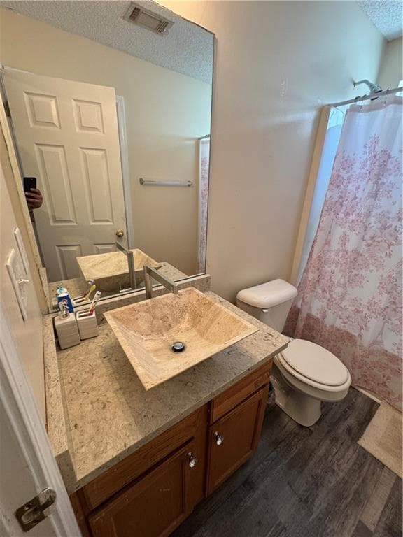 3 bedroom, 3 bathroom, 1,756 sq ft single family residence for sale at 6231 Hickory Lane Circle, Union City, GA 30291 — photo 8
