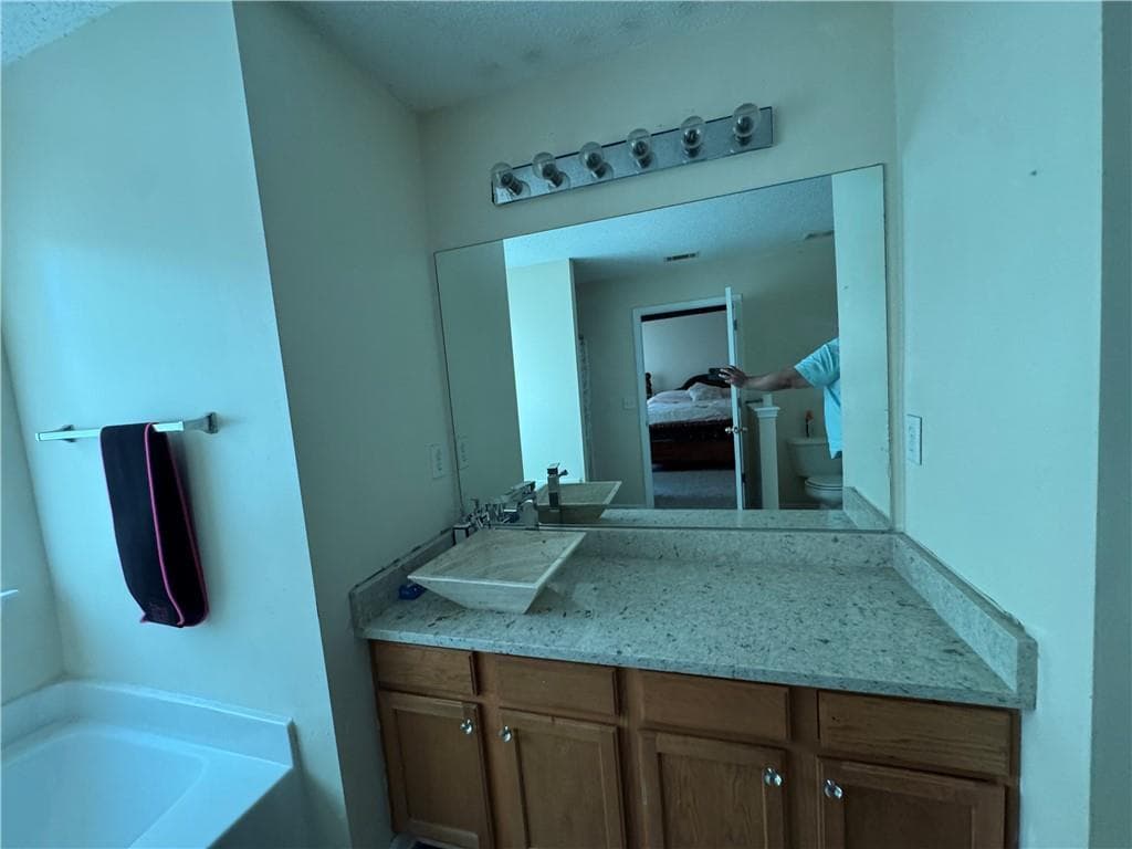 3 bedroom, 3 bathroom, 1,756 sq ft single family residence for sale at 6231 Hickory Lane Circle, Union City, GA 30291 — photo 9