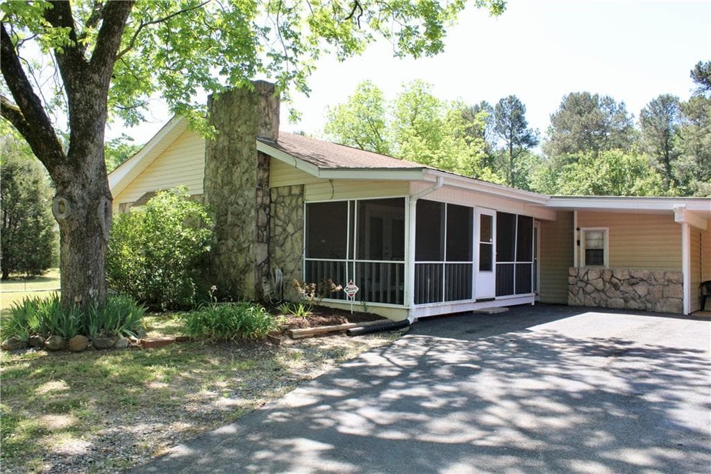 3 bedroom, 2 bathroom, 1,937 sq ft single family residence for sale at 394 NW Hwy 211, Winder, GA 30680 — photo 4